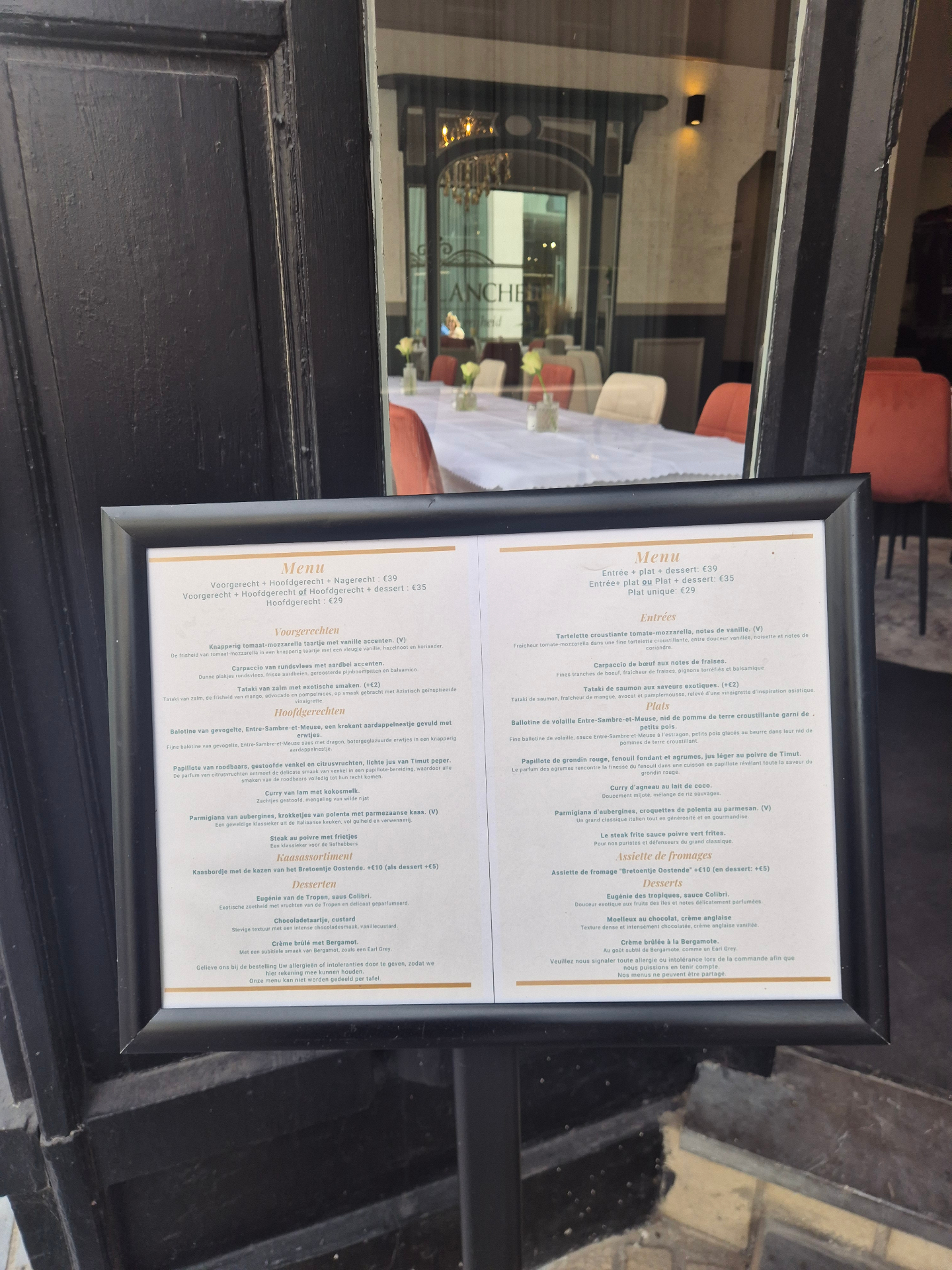 Menu Carte Blanche en FR et NL affiché à l entrée Menu Carte Blanche en FR et NL affiché à l entrée