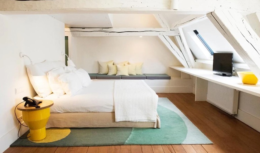 Suite 38 onder witte balken in Hôtel des Galeries