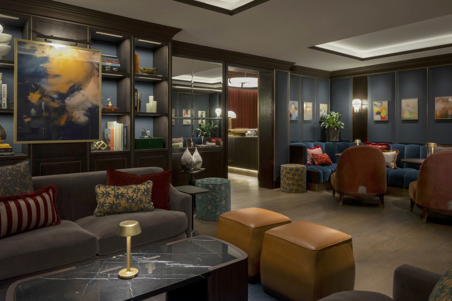 Under The Stairs — salle du bar au Corinthia Brussels