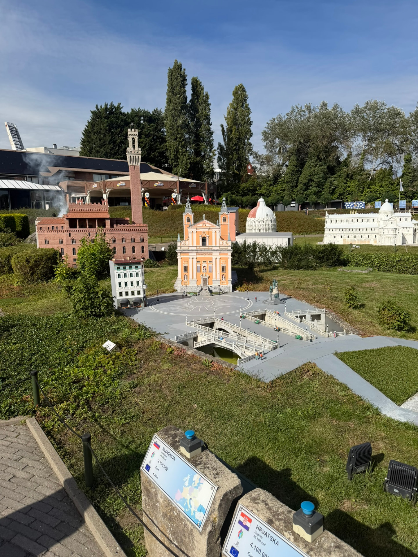 Le triple pont de Ljubljana miniature à Mini-Europe