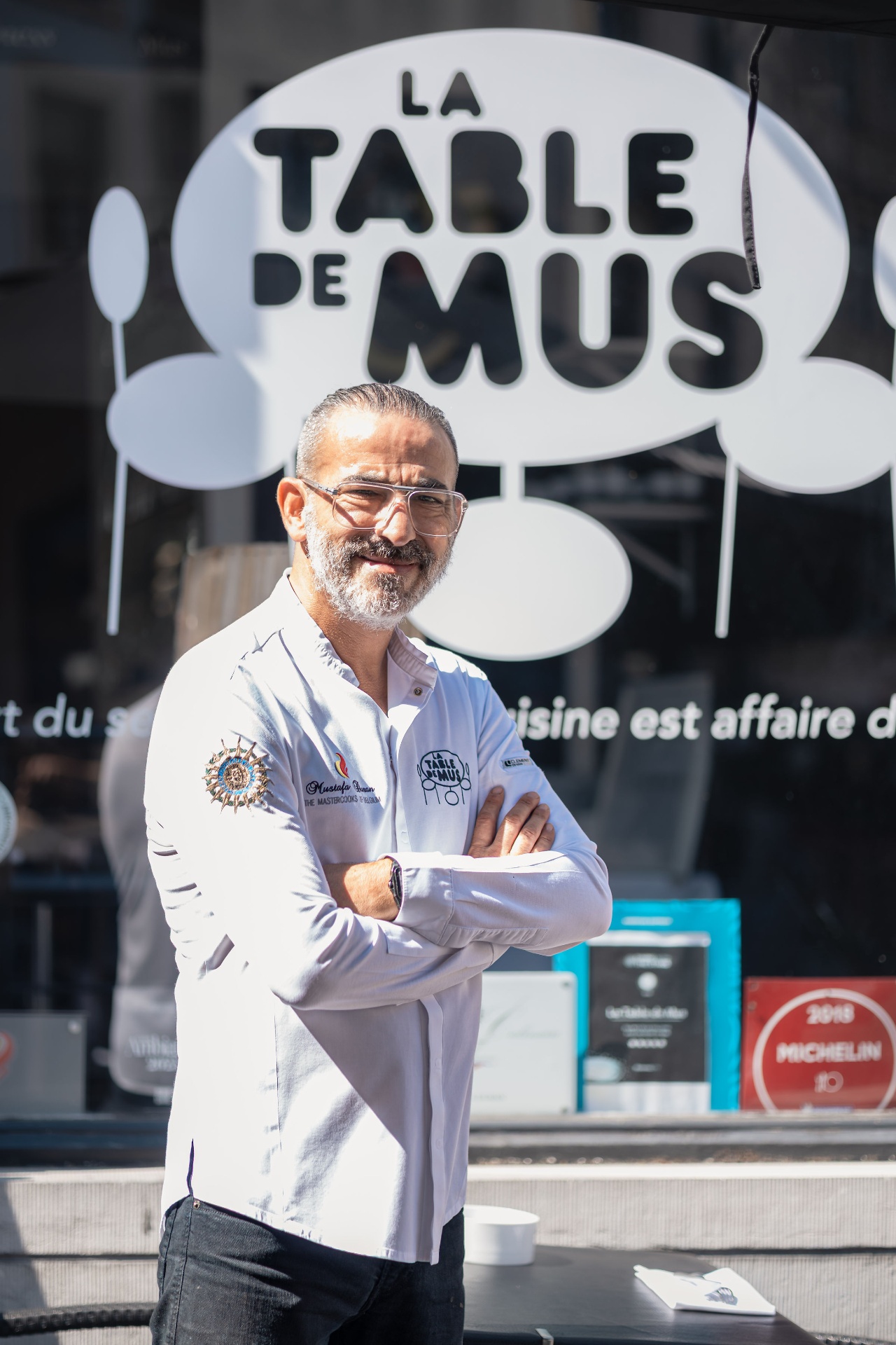 Portrait de Mus, chef-patron de La Table de Mus, restaurant de quartier à Bruxelles