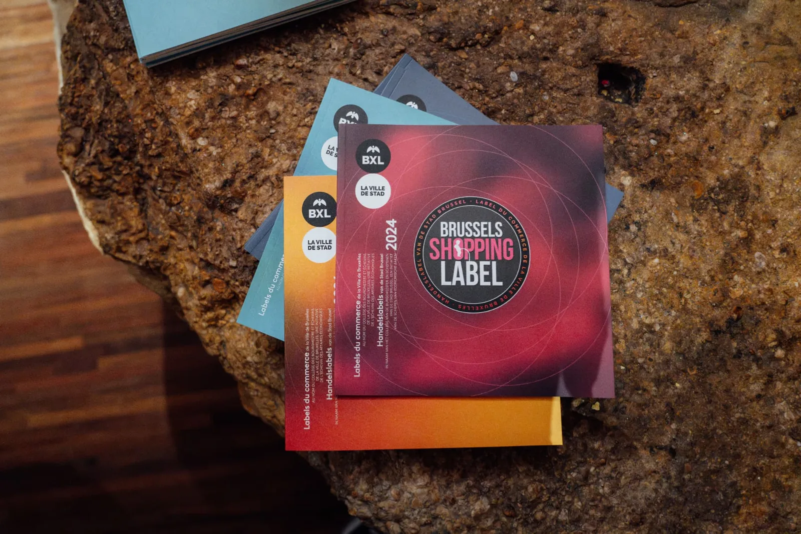 Brussels celebrates its shops: the 2026 Commerce Labels, by Floriane Brussels Shopping Label 2026 brochures at the award evening