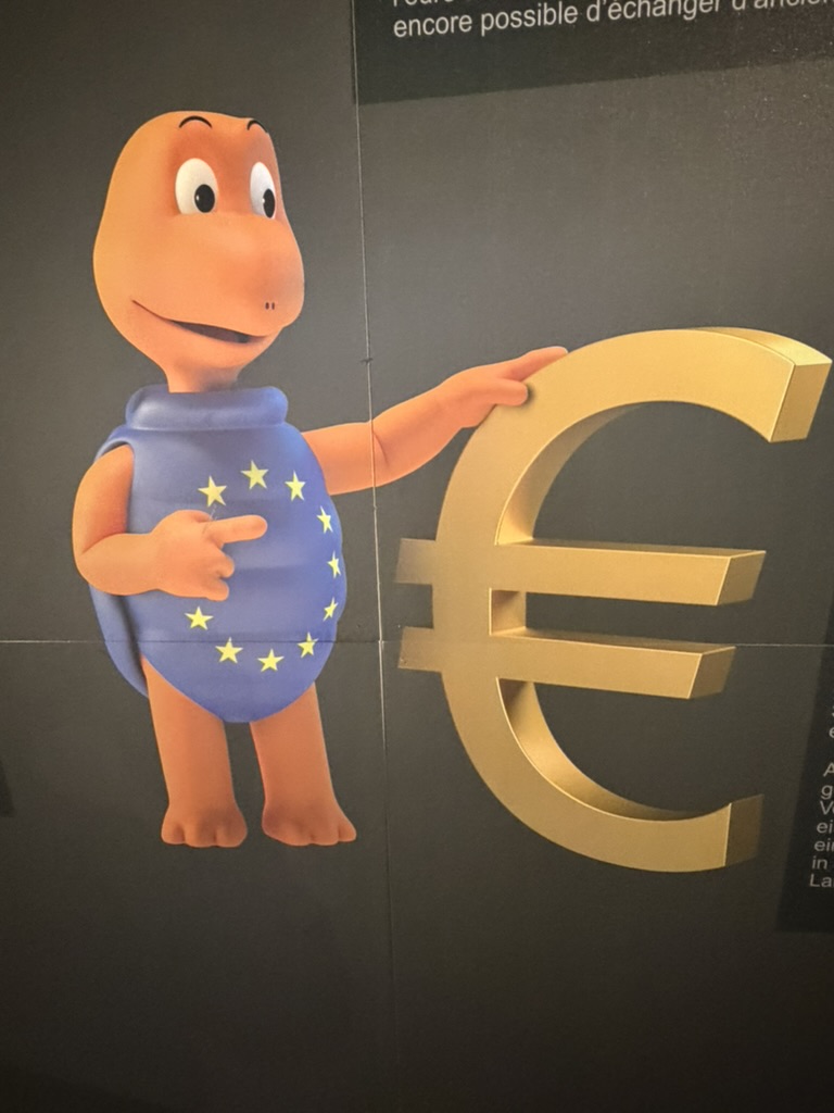 La tortue européenne présente le symbole doré de l’euro