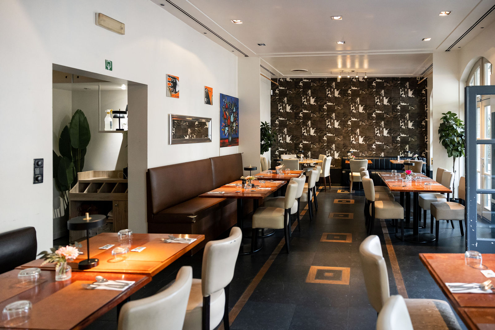 Grande salle lumineuse du Beer’s Garden