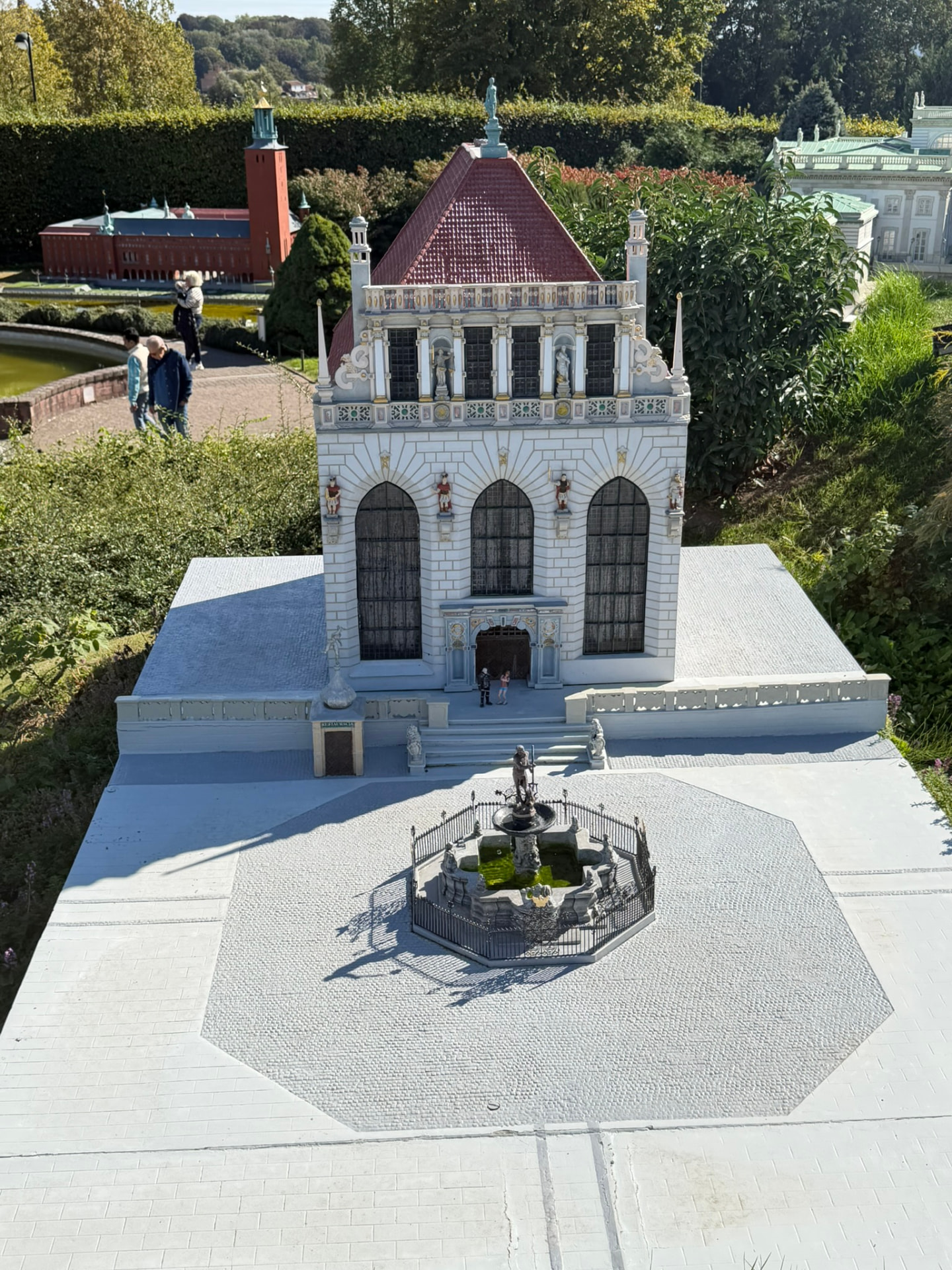 La fontaine de Neptune et la cour d’Artus de Gdańsk miniatures à Mini-Europe