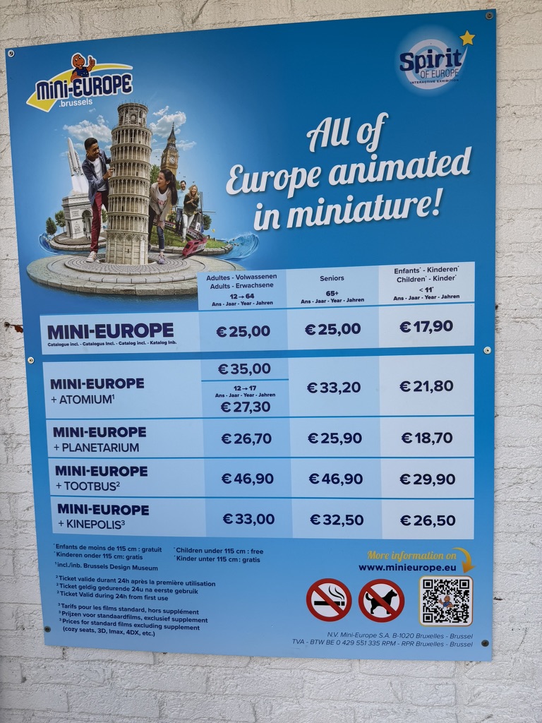 Panneau des tarifs de Mini-Europe à l’entrée du parc
