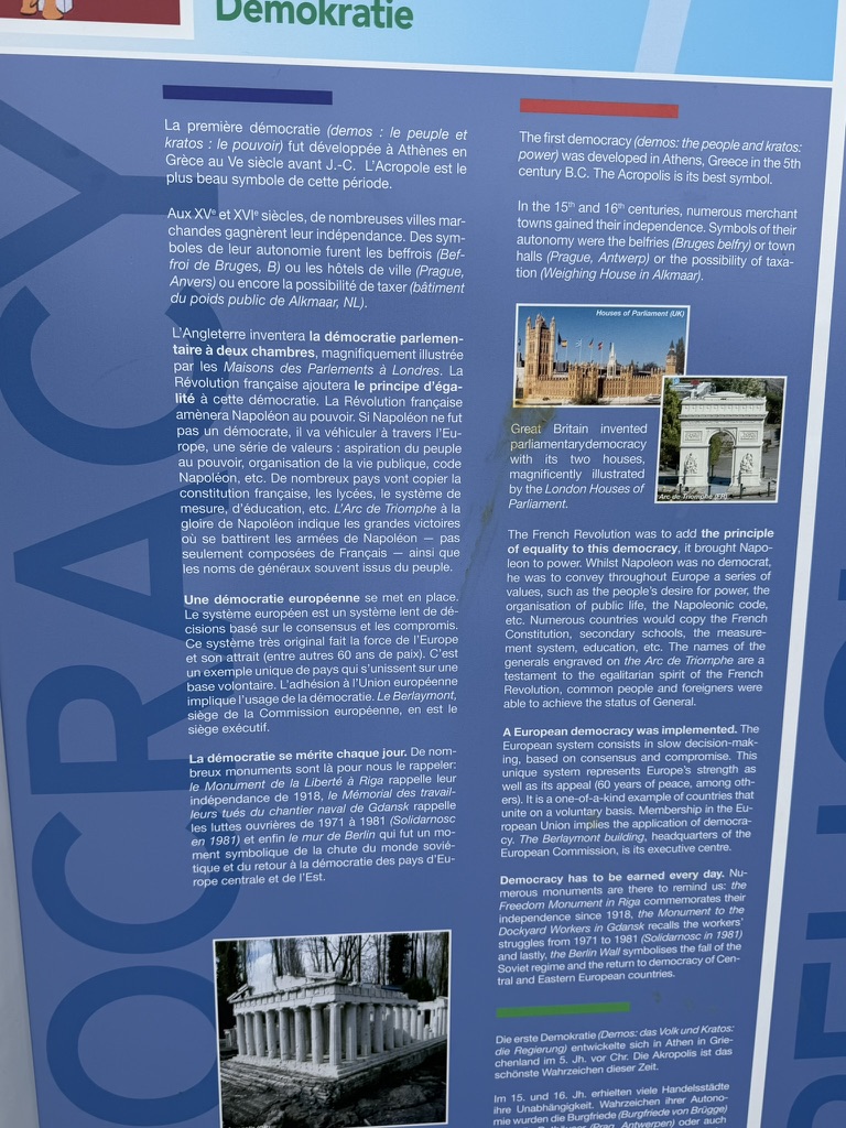 Panneau Démocratie, premier chapitre du parcours European History à Mini-Europe