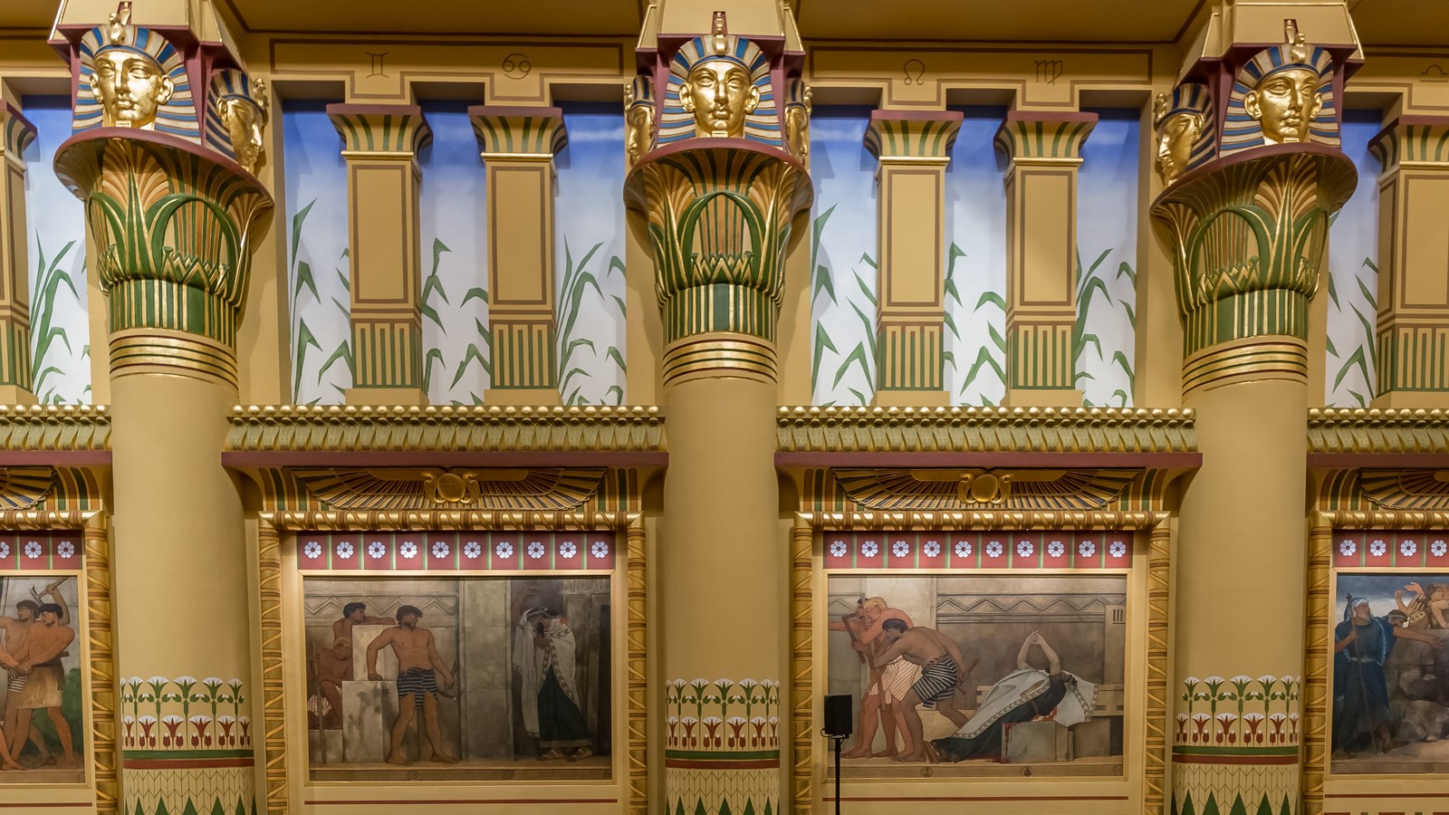 Le Grand Temple égyptisant de la loge Les Amis Philanthropes, rue du Persil, ouvert à la visite pendant l’ANTE Festival Grand escalier lumineux d’un hôtel de maître bruxellois du XIXe siècle, baigné de lumière