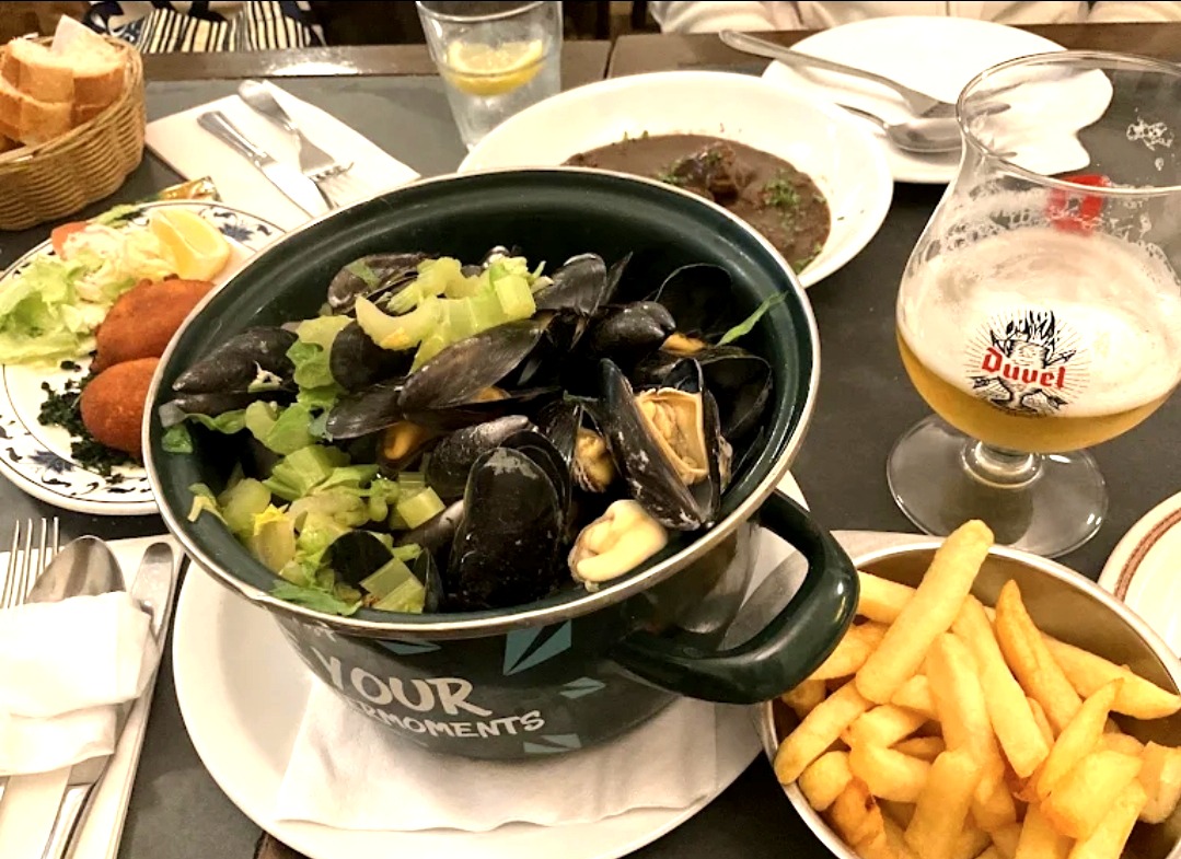 Pot mosselen, frieten, garnaalkroketten en Duvel bij Le Pré Salé, Brussel