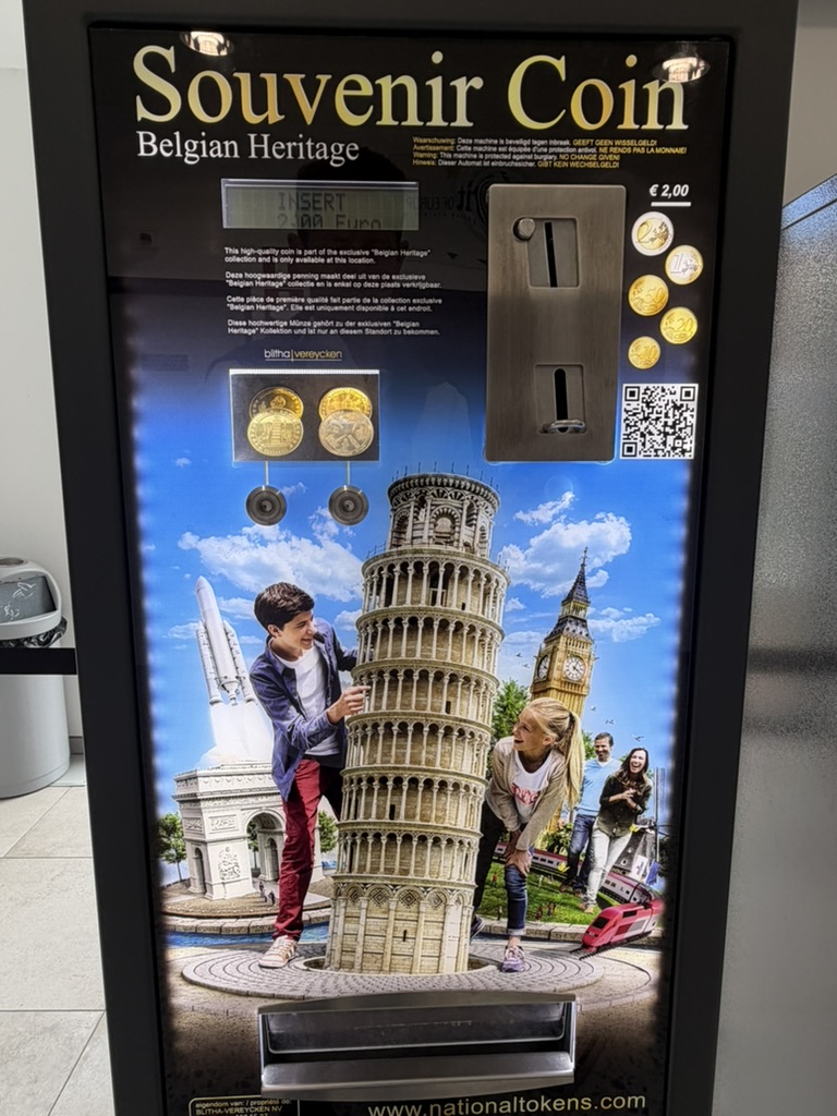 Machine à pièce souvenir à 2 euros à Mini-Europe