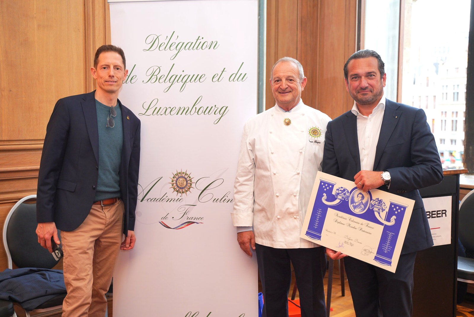 Partner Member diploma awarded to the Belgian Brewers by Yvan Roque